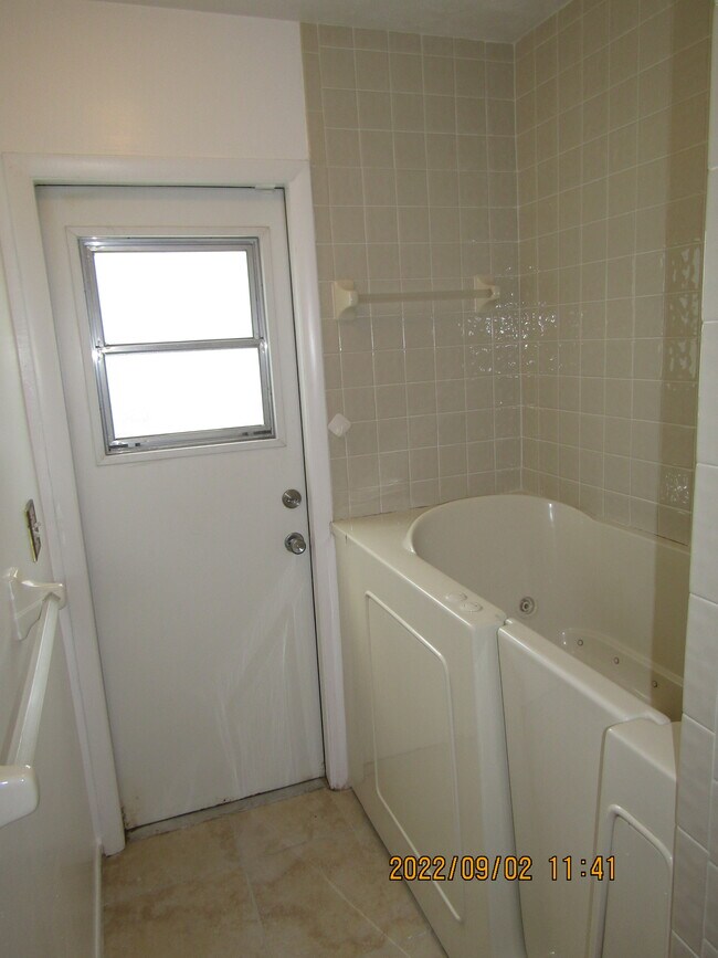 Building Photo - 736 Cadiz Rd
