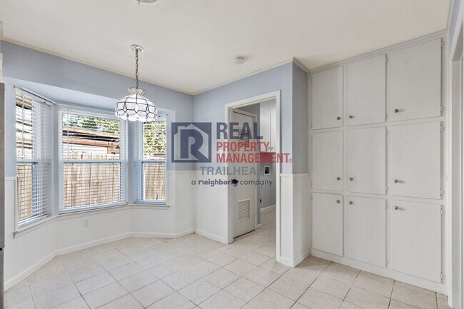 Building Photo - Charming 3 Bed 2 Bath Cul-De-Sac Home in a...