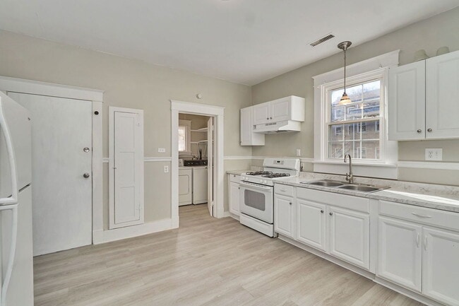 Building Photo - 2118 Fairfax Ave