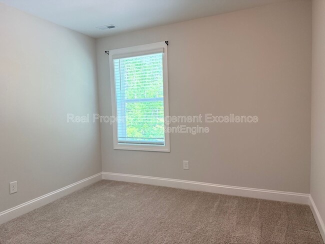 Building Photo - 540 Barrington Row Ave