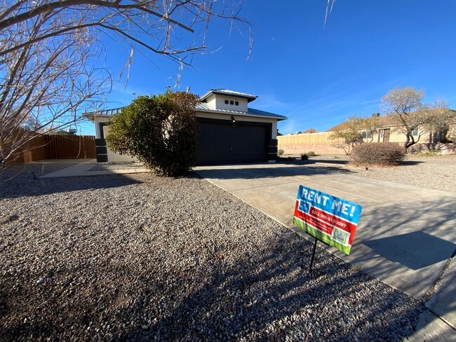 Building Photo - 2 Bedroom Single Story Home Available Near Hwy 550 NE & Paseo Del Volcan NE in Enchanted Hills Ri...
