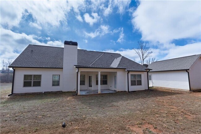 Building Photo - 214 Oakwood Dr