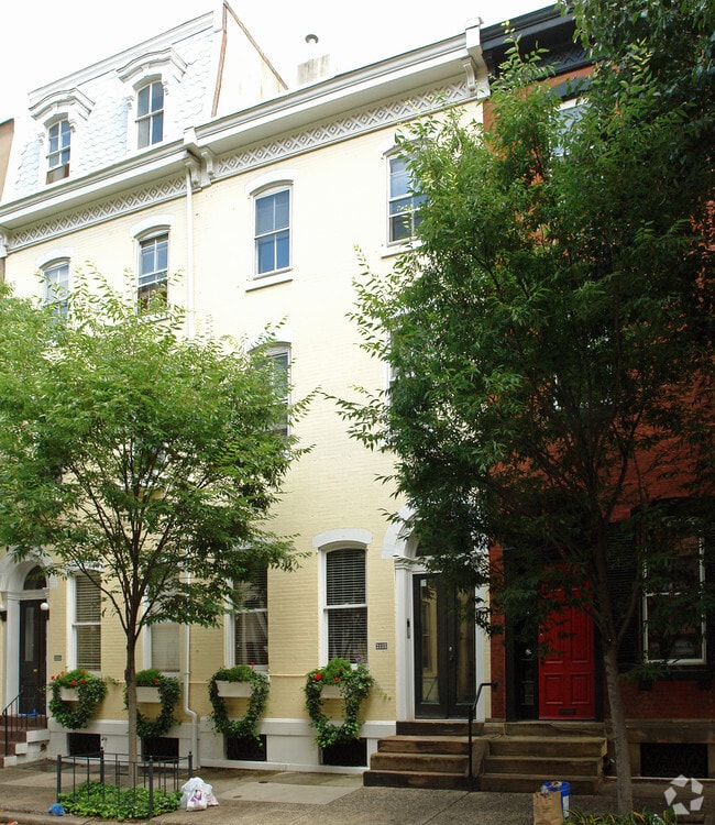 Building Photo - 2223 Spruce St