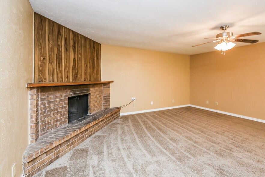 Building Photo - 2255 Goldleaf Ct