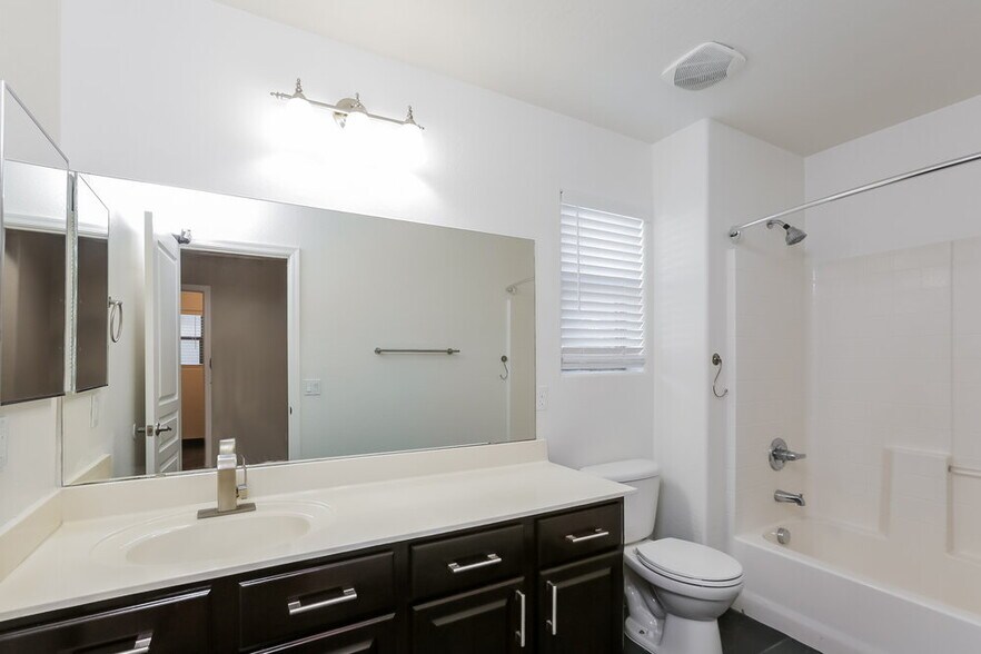 Building Photo - 7032 S 7th Ln