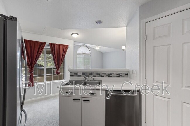 Building Photo - 8757 E Dry Creek Rd