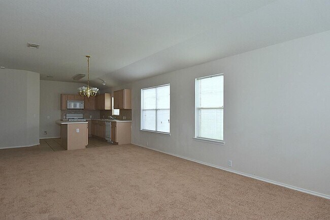 Building Photo - 3 BEDROOM 2 BATH COZY HOME WITH NEW UPGRAD...