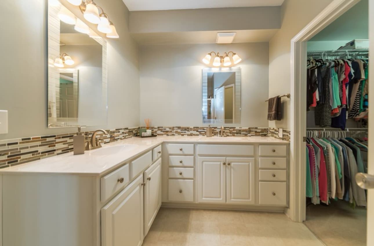 Master bathroom - 3216 Margellina Dr
