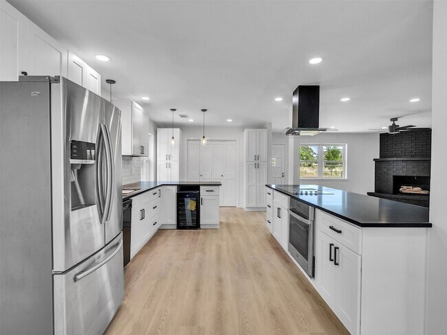 Building Photo - 16007 Diana Ln