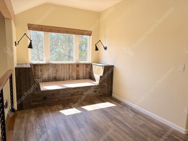 Building Photo - 4 BR Home in SE Bend with Canal Trail Access, Fenced Yard & Greenhouse