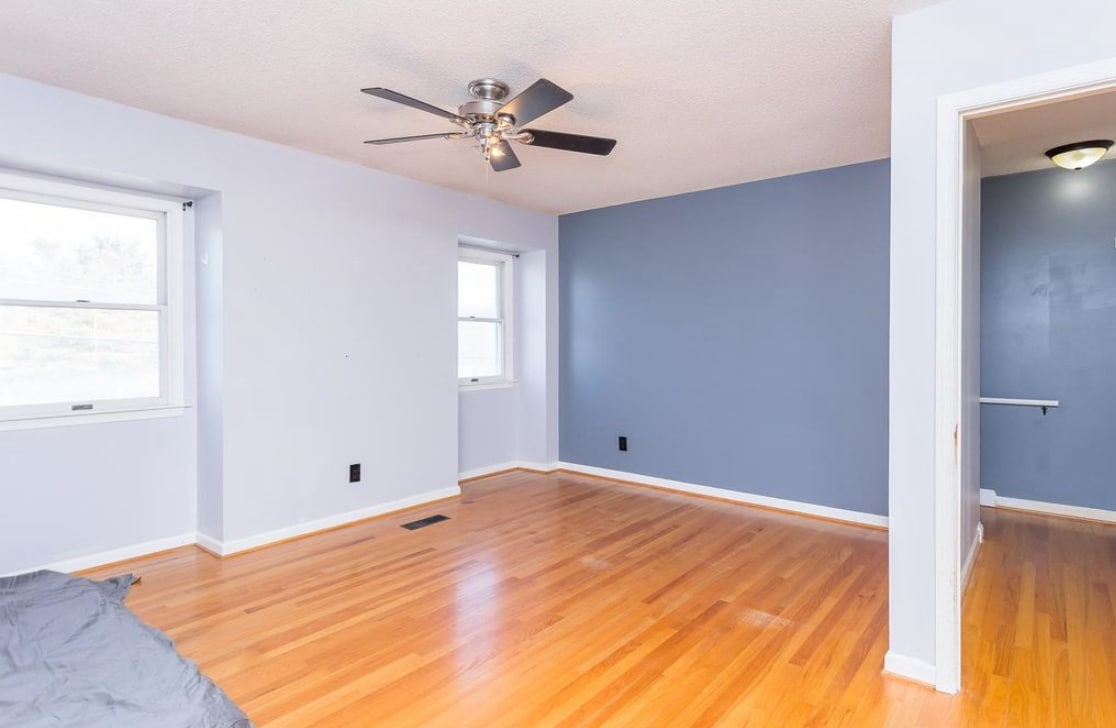 Building Photo - 302 S Dogwood Dr