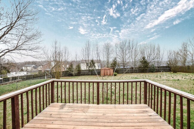 Building Photo - Pet Friendly Ranch!