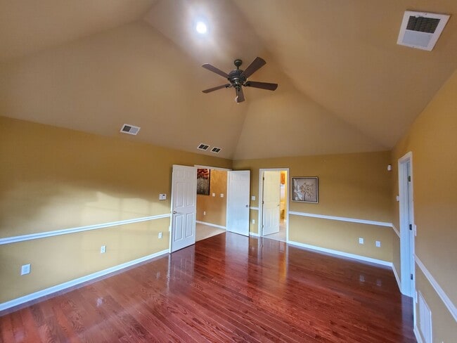 Building Photo - Beautiful, large home with finished baseme...
