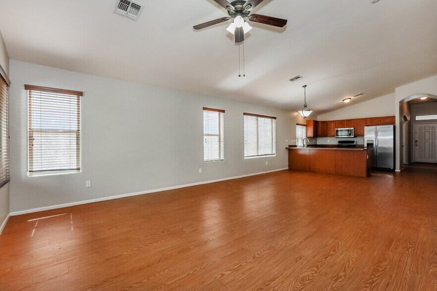 Building Photo - 38141 N Rusty Ln