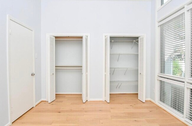 Building Photo - 615 Kipling St