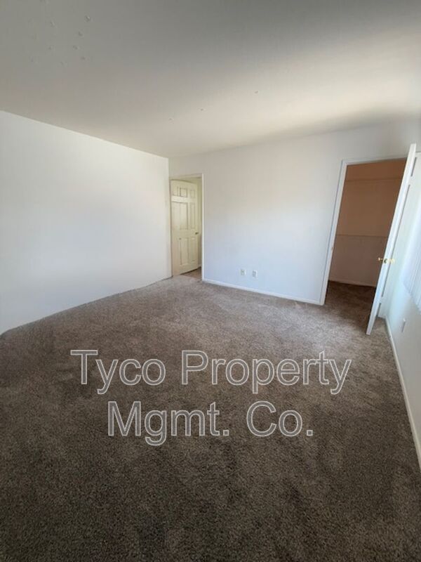 Building Photo - 1504 Welch Pl