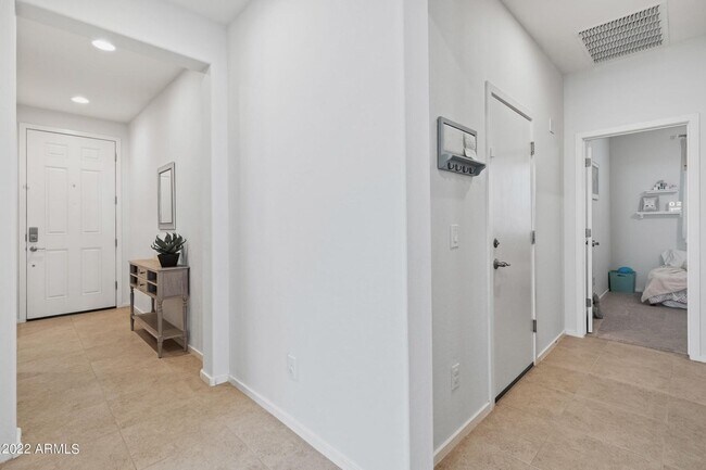 Building Photo - 25204 N 143rd Ln