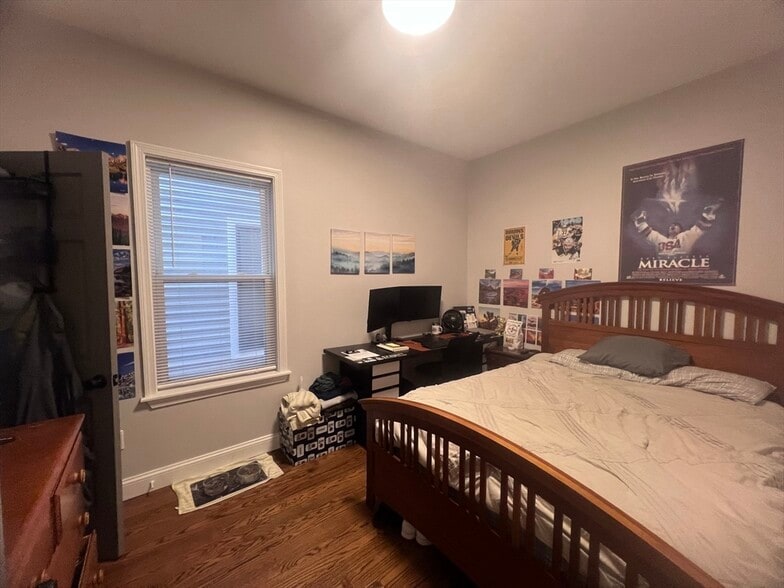 Building Photo - 726 E 2nd St