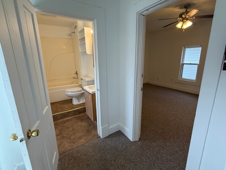 Building Photo - 215 E Bloomington St