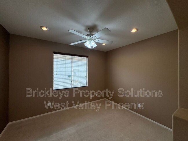 Building Photo - 18151 N Fiesta Dr