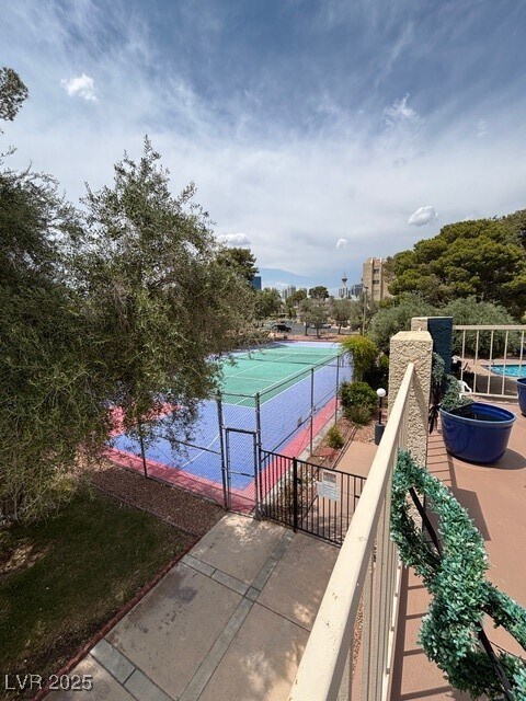 Building Photo - 750 S Royal Crest Cir