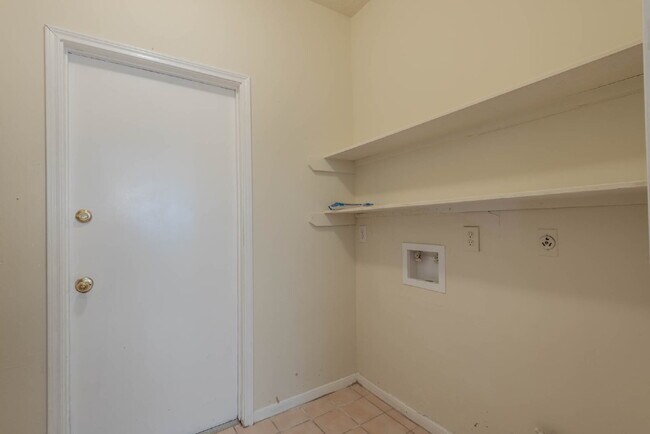 Building Photo - 17030 Macleish Dr