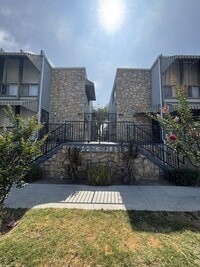 Building Photo - 438 Cedar Ave