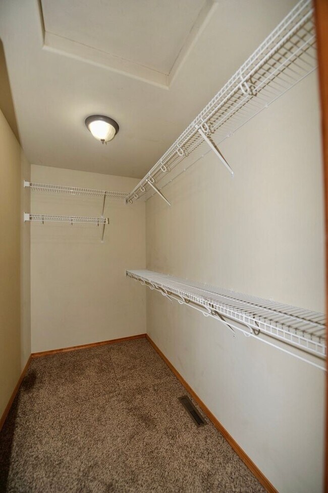 Building Photo - 3 bed 2 bath rancher with office