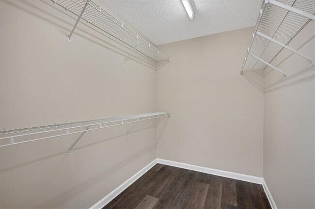 Building Photo - 11585 Crossington Rd