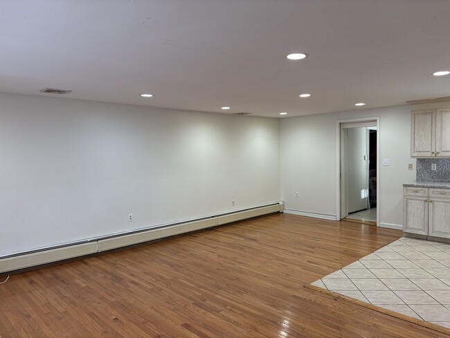 Building Photo - 32 Maiden Ln