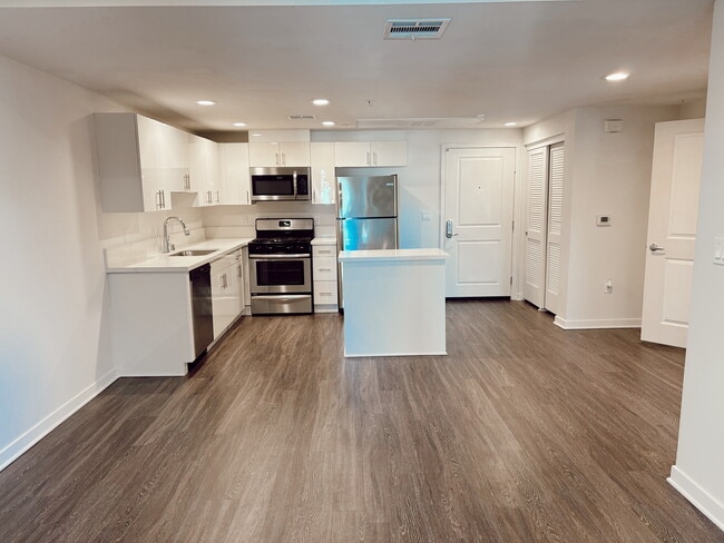 Building Photo - Villas at Valley Glen