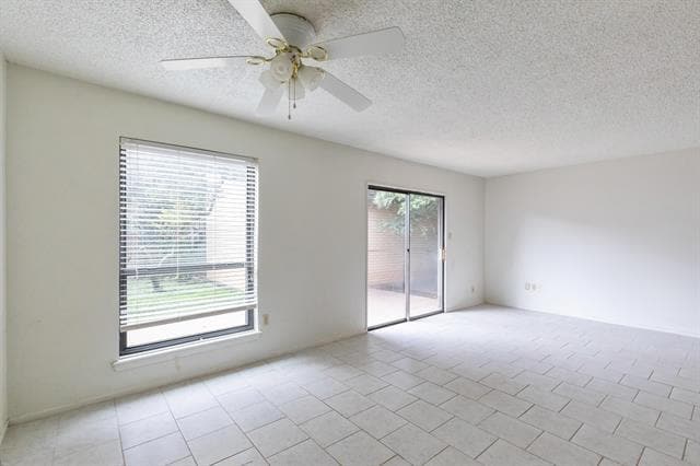 Building Photo - 4925 Greenslope Dr