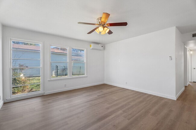 Building Photo - Fairlawn 3 bedroom, 1 bath ready for move-in
