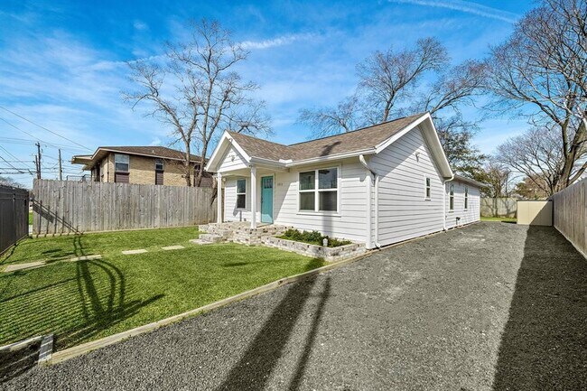 Building Photo - 1511 Mcneil St