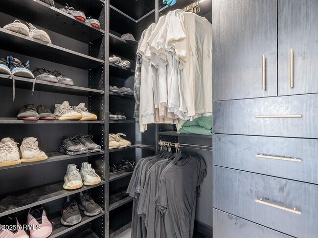 Building Photo - 4748 E Redfield Rd