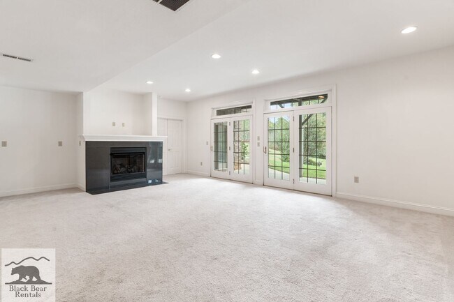 Building Photo - South AVL - Grand Residence in The Cotswol...
