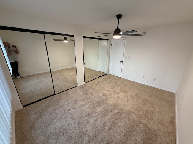 Building Photo - RENOVATED 2BD/2BA NEAR STRIP!