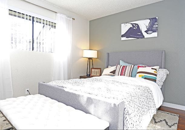 Building Photo - Riverside Villas