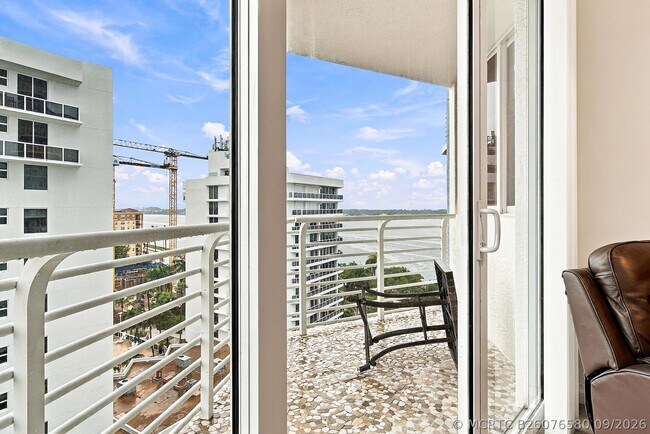 Building Photo - 1551 N Flagler Dr