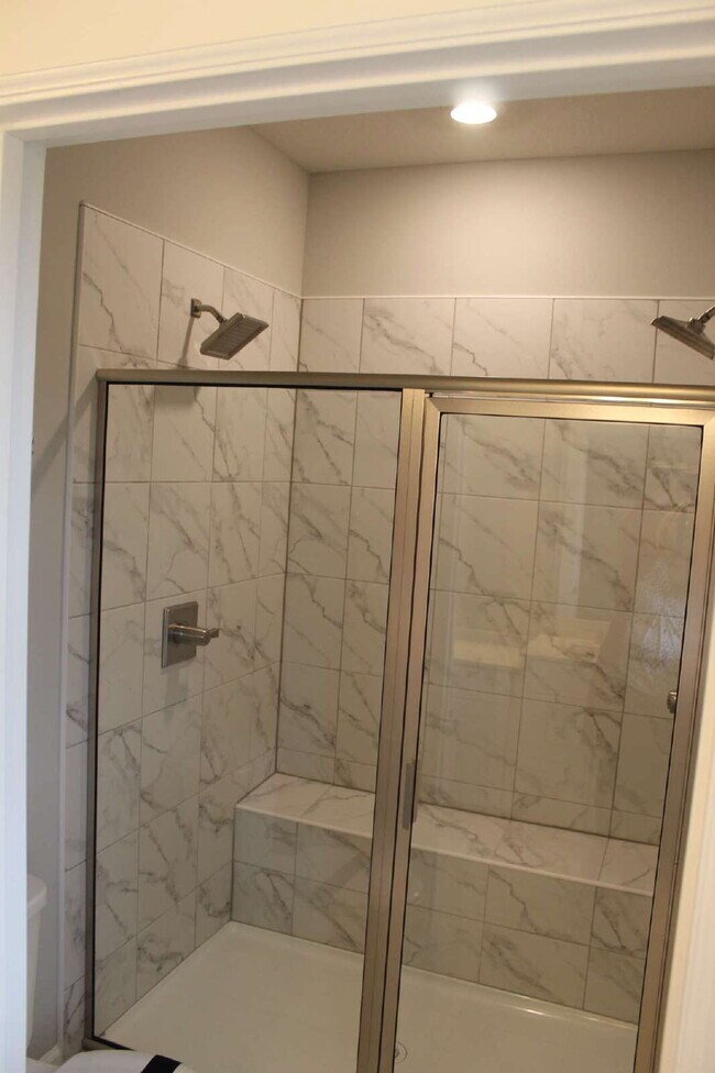 Building Photo - Exquisite 3-Bed Townhouse in Moon Township...