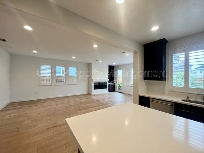 Building Photo - 2607 3rd Ave