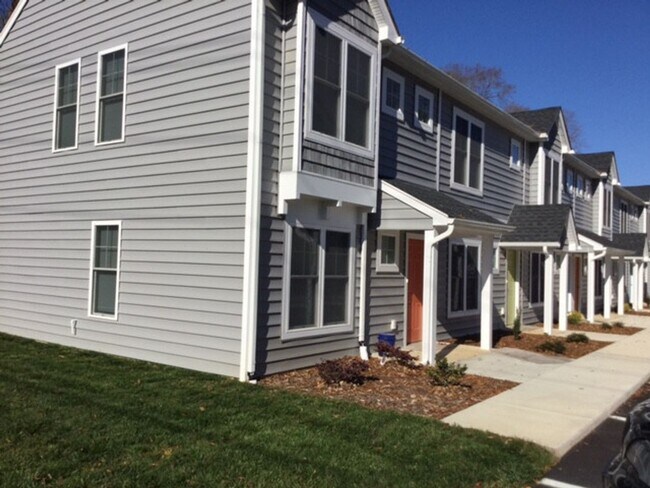 Building Photo - Blackstone-Convenient to Fort Picket and Downtown Blackstone