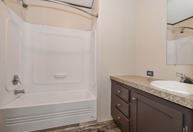 Building Photo - 550 Quail Run Cir