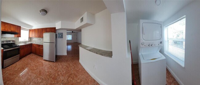 Building Photo - 110 NE 56th St