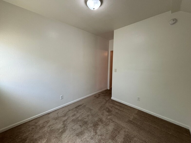 Building Photo - 1 E Navajo Rd