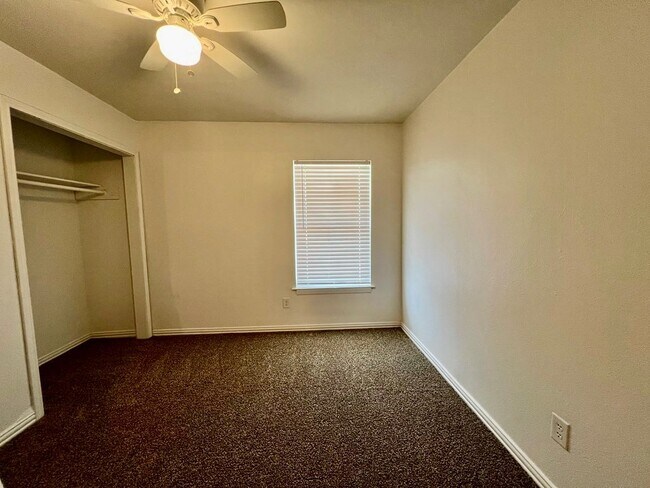 Building Photo - 1803 Fernwood St