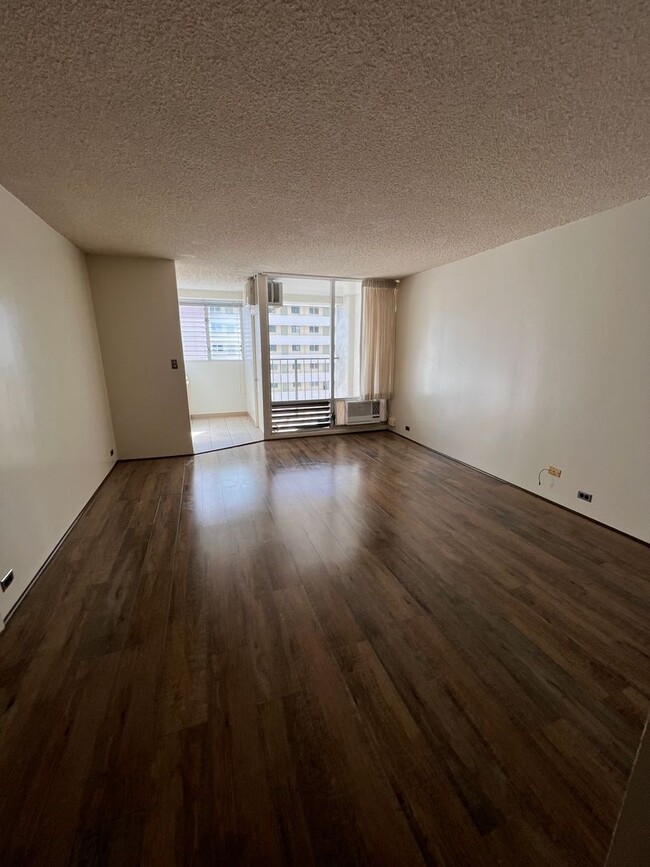 Building Photo - Renovated studio @ Pacific Grand $1400.00