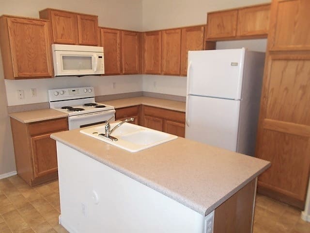 Building Photo - 17321 W Tara Ln