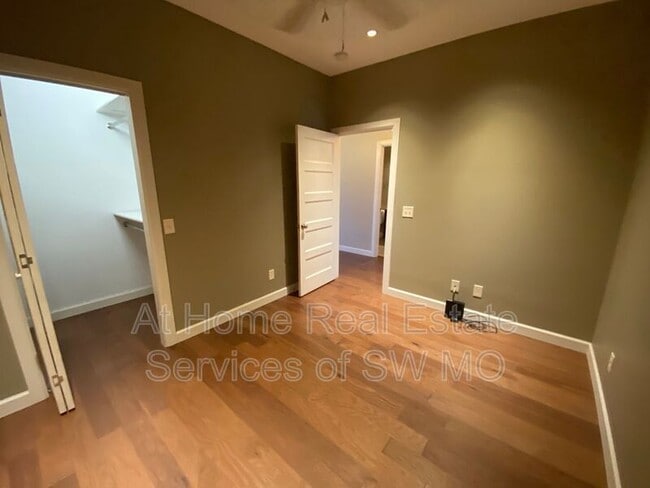 Building Photo - 412 South Ave