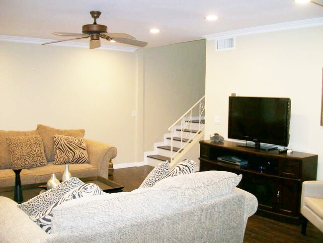 Building Photo - 35032 Mission Hills Dr